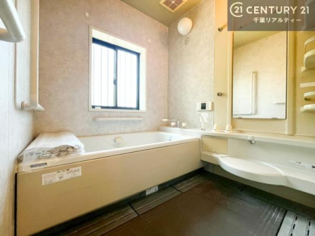 ���� �������������l�̕��͋C�̃o�X���[���́A�����o�Ă��ăo�X�^�C�����[���I
���d���撣���Ă��邲�J���ɂ��D�݂̍���̓����܂����āA�y����ł݂Ă͂������ł��傤���H