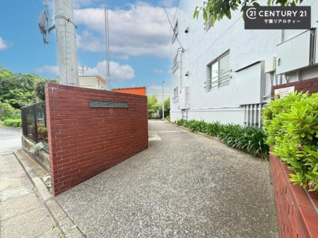 �G���g�����X �z������̗ǂ��G���g�����X�́A���Ƒ��₨�q�l���������}���Ă���܂��B
�����̕�炵�ɐS�n�悳�������炵�Ă�����Ԃł��B