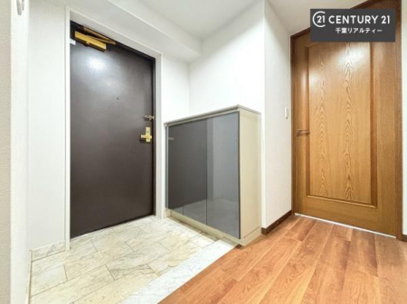 ���� ���ւ̃V���[�Y�{�b�N�X�́A���[�͗ǍD�ŌC���������萮���ł��邾���łȂ��A�㕔������I�Ƃ��Ċ��p�\�B���C�ɓ���̏�����O���[����u���΁A���q���}���邨�����ȋ�ԂɎd�オ��܂��I