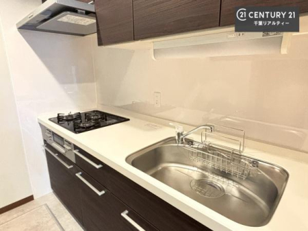 �L�b�`�� ��Ƃ肠�钲���X�y�[�X�ō�Ƃ����₷�����K�ȃL�b�`���ł��I
���q�l�ƈꏏ�ɂ��َq������y���߂�L�X�X�y�[�X�ł��B�y�����������ԂɂȂ肻���ł��ˁI