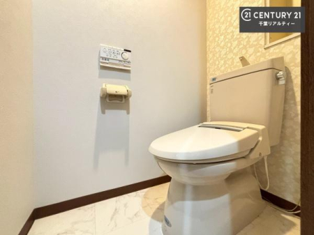 �g�C�� �������֍��ɂ��A�~��͕֍����g�����ł���̂ŗ₽���֍��ɍ��炸�ɍςފ������d�l�ł��I�V���v���ȃJ���[����Ƃ��Ă���̂ŁA������ꂪ���₷���ł��B