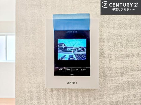 ���̑����� TV���j�^�[�t���C���^�[�z��������A�K��҂��f���Ŋm�F���Ă���Ή��ł��邽�߁A�h�Ɩʂ����S�ł��B���q�l�̂�����Ԏ��ɂ��S�����A���Ƒ��̈��S�E���S�ȕ�炵���T�|�[�g���܂��B