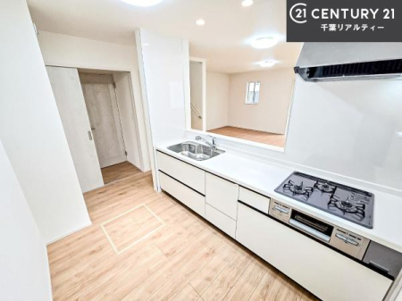 �L�b�`�� ��Ƃ肠�钲���X�y�[�X�ō�Ƃ����₷�����K�ȃL�b�`���ł��I
���q�l�ƈꏏ�ɂ��َq������y���߂�L�X�X�y�[�X�ł��B�y�����������ԂɂȂ肻���ł��ˁI