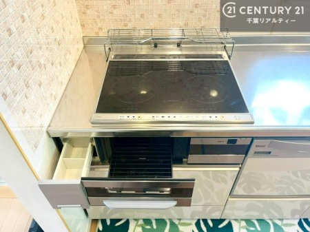 �L�b�`�� H�N�b�L���O�q�[�^�[���̗p�����L�b�`���́A�΂��g��Ȃ����߈��S���Ă��g�����������܂��B�\�ʂ��t���b�g�ł����������₷���A��������T�b�Ɛ@������̂��������|�C���g�B