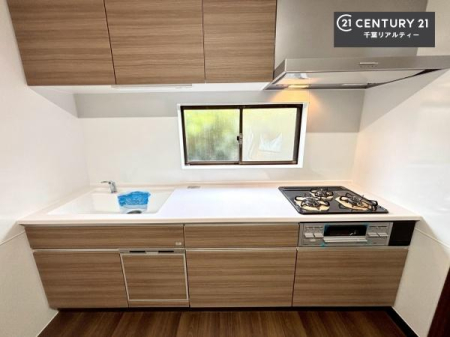 �L�b�`�� ��Ƃ����₷���V�X�e���L�b�`���ł��I���[���t���Ă���̂ŁA�����X�y�[�X�ɕ���u���Ȃ��čς݂܂��I
�L�X�g���āA���K�ɍ�Ƃ��ł��܂��I