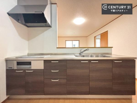 �L�b�`�� ��l�C�̑Ζʎ��V�X�e���L�b�`�����̗p���Ă��܂��I���Ƒ��̃R�~���j�P�[�V���������R�Ƒ�����݌v�ł��B
���q�l�ɂ��ڂ��͂��̂Ŋ������ł��ˁB���[�͂�����܂��I
