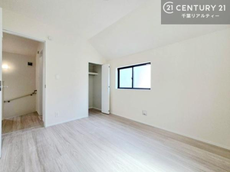 �m�� �S�����Ɏ��[�X�y�[�X���m�ۂ����A��炵�₷���ɔz�����ꂽ�Z�܂��B���[�ꏊ�ɍ���ɂ����A�������ڂ��₷�����K�ȏZ��Ԃł��B