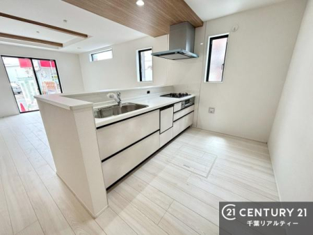 �L�b�`�� ��Ƃ����₷���V�X�e���L�b�`���ł��I���[����������t���Ă���̂ŁA�����X�y�[�X�ɕ���u���Ȃ��čςނ̂ŁA�L�X�g���āA���K�ɍ�Ƃ��ł��܂��I