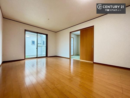 ���r���O �S�n�ǂ����r���O�͉Ƒ������R�ƏW�܂�܂��B�Ƒ��c�R�̎��Ԃ����������ł��B���Ƒ��ƁA����w�[���������Ԃ��߂��������ł��ˁB