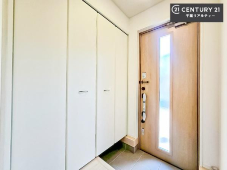 ���� �V���[�Y�{�b�N�X�t���B���ւ��Еt�����|�������₷���ł��I
�X�b�L���������ւŌ˂��J�����u�ԁA�������̂���S�n������Ԃ��o�}���Ă���܂��B