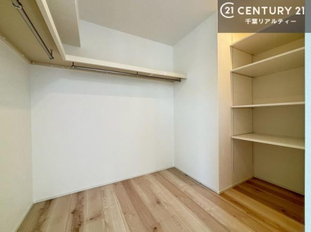 ���[ �E�H�[�N�C���N���[�[�b�g�t���ł��B��������̂��m���Ȃǂ����[���Ă��������ł��ˁI
���ɂ���@�������ȂǋG�ߕ��̑傫�ȉƓd�����[�ł��܂��I�t���[�X�y�[�X�͏��ւ��̋�Ԃɂ��I