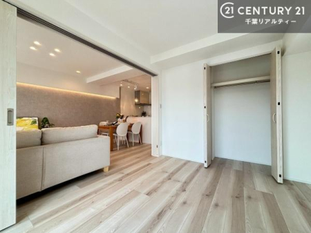 �q������ ������̗m���̓��r���O�Ɨאڂ��Ă���̂Ŏq�������҂�����I���q�l�̗l�q�������Ĉ��S�ł��I