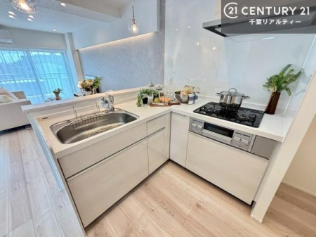 �L�b�`�� L���^�L�b�`���I���[�N�g���C�A���O�����Z���݌v����Ă��邱�Ƃɂ��A�����`����t���܂ł̈�A�̍�Ƃ������悭�s�����Ƃ��ł��܂��B