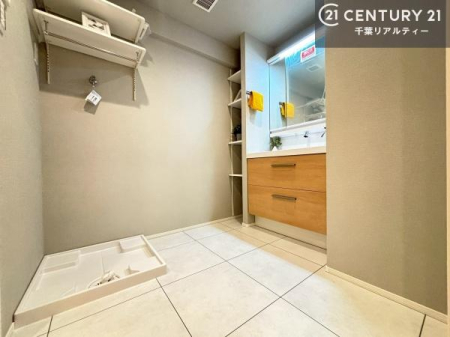 ���ʑ�E���ʏ� �g�Ȃ�𐮂�����ʏ��́A���������厖�ł��I������̐������̂��镵�͋C�����o�I�C�����悭���g�����������܂��B�L�X�����X�y�[�X���������ł��ˁI
