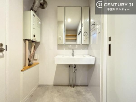 ���ʑ�E���ʏ� �g�Ȃ�𐮂�����ʏ��́A���������厖�ł��I������̐������̂��镵�͋C�����o�I�C�����悭���g�����������܂��B�L�X�����X�y�[�X���������ł��ˁI
