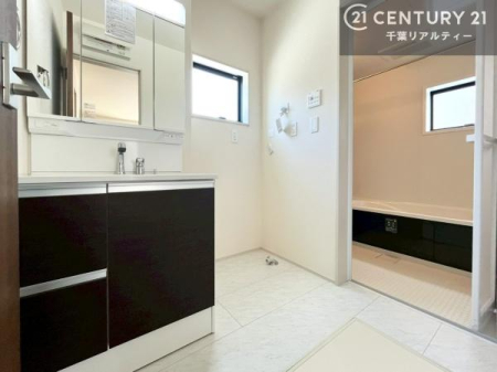 ���ʑ�E���ʏ� �g�Ȃ�𐮂�����ʏ��́A���������厖�ł��I������̐������̂��镵�͋C�����o�I�C�����悭���g�����������܂��B�L�X�����X�y�[�X���������ł��ˁI
