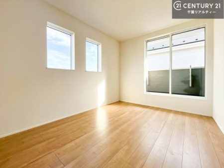 �m�� ���邭���ʂ��̗ǂ������ł��B�u�V���v���v�Ƀf�U�C�����ꂽ�����B���R�x�������̂ŉƋ�⃌�C�A�E�g�ł��D�݂̋�Ԃ�n��グ���܂��B�����x�A���n�ɂĂ��m�F���������B�i�{�H��j
