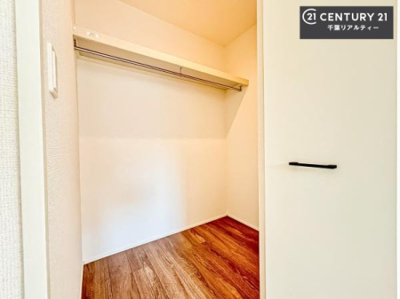 ���[ �E�H�[�N�C���N���[�[�b�g�t���ł��B��������̂��m���Ȃǂ����[���Ă��������ł��ˁI���ɂ���@�������ȂǋG�ߕ��̑傫�ȉƓd�����[�ł��܂��I