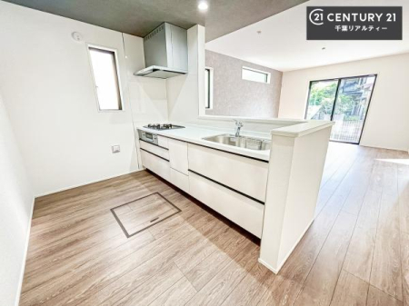 �L�b�`�� ��Ƃ����₷���V�X�e���L�b�`���ł��I���[���t���Ă���̂ŁA�����X�y�[�X�ɕ���u���Ȃ��čς݂܂��I
�L�X�g���āA���K�ɍ�Ƃ��ł��܂��I