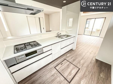 �L�b�`�� ��Ƃ肠�钲���X�y�[�X�ō�Ƃ����₷�����K�ȃL�b�`���ł��I
���q�l�ƈꏏ�ɂ��َq������y���߂�L�X�X�y�[�X�ł��B�y�����������ԂɂȂ肻���ł��ˁI