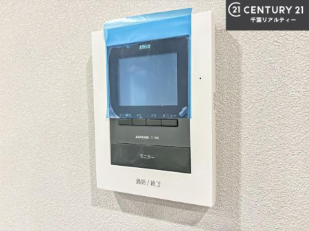 ���̑����� TV���j�^�[�t���C���^�[�z��������A�K��҂��f���Ŋm�F���Ă���Ή��ł��邽�߁A�h�Ɩʂ����S�ł��B���q�l�̂�����Ԏ��ɂ��S�����A���Ƒ��̈��S�E���S�ȕ�炵���T�|�[�g���܂��B