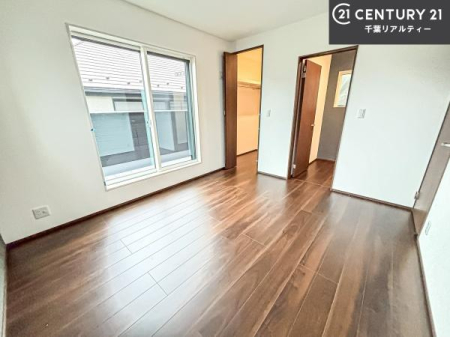 �m�� �o���R�j�[�ɖʂ��Ă���m���ł��B���邭�����肪����A���C����������ł��܂��I���N���āA�O�ɏo�Ĕw�L�т����[�ċz�����ǂ������}������邱�Ƃ��ł��܂��B
