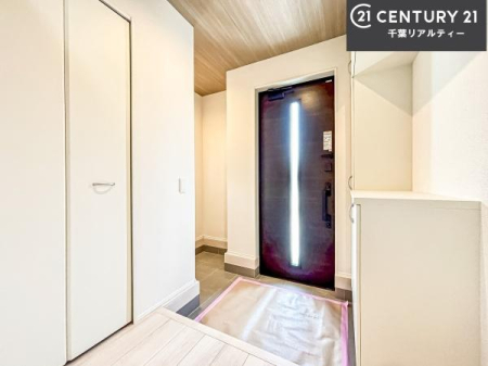 ���� �V���[�Y�{�b�N�X�t���B���ւ��Еt�����|�������₷���ł��I
�X�b�L���������ւŌ˂��J�����u�ԁA�������̂���S�n������Ԃ��o�}���Ă���܂��B
