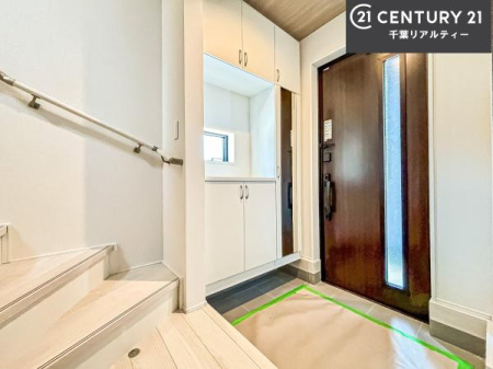 ���� �V���[�Y�{�b�N�X�t���B���ւ��Еt�����|�������₷���ł��I
�X�b�L���������ւŌ˂��J�����u�ԁA�������̂���S�n������Ԃ��o�}���Ă���܂��B