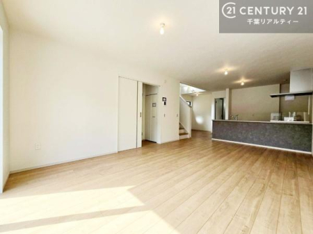 ���r���O �傫�ȑ����炽���Ղ�̗z���������閾�邢���r���O�B�J�����̂��郊�r���O�ŉƑ��c���̂��났�̎��Ԃ��߂����܂��I�����̂����w�\�ł��I���񌻒n�ŗz������Ȃǂ��̊����������܂��I