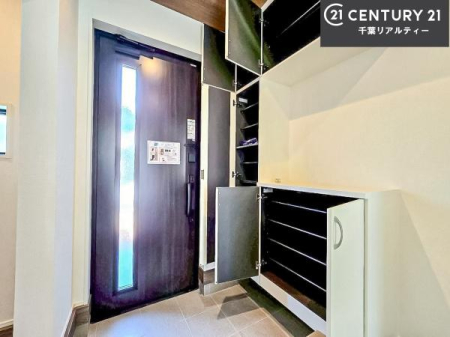 ���� �V���[�Y�{�b�N�X�t���Ȃ̂ŁA���ւ��Еt�����|�������₷���ł��I
�X�b�L���������ւŌ˂��J�����u�ԁA�������̂���S�n������Ԃ��o�}���Ă���܂��B