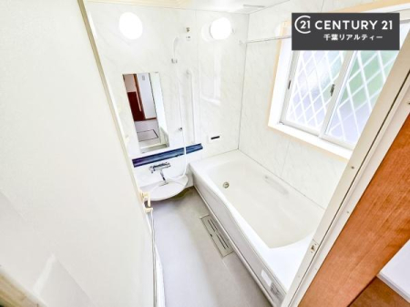 ���� �L�X�����o�X���[���́A�������΂��܂��I�_�炩�ȋȐ���`���������͑̂Ƀt�B�b�g���ĂP���������̂�����Ă���܂��I�����ƉƑ��֌��������J���^�C���𑗂邱�Ƃ��ł��܂��ˁI