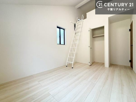 �m�� �V���v���Ƀf�U�C������Ă��邽�߁A�Ƌ��I�т܂���I
���C�ɓ���̉Ƌ��u���Ă��낰���Ԃ���邱�Ƃ��ł��܂��B
