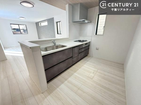 �L�b�`�� ��Ƃ����₷���V�X�e���L�b�`���ł��I���[���t���Ă���̂ŁA�����X�y�[�X�ɕ���u���Ȃ��čς݂܂��I
�L�X�g���āA���K�ɍ�Ƃ��ł��܂��I