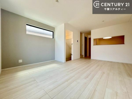���r���O �S�n�ǂ����r���O�͉Ƒ������R�ƏW�܂�܂��B�Ƒ��c�R�̎��Ԃ����������ł��B���Ƒ��ƁA����w�[���������Ԃ��߂��������ł��ˁB