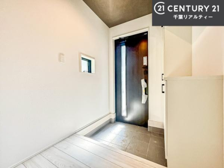 ���� �V���[�Y�{�b�N�X�t���B���ւ��Еt�����|�������₷���ł��I
�X�b�L���������ւŌ˂��J�����u�ԁA�������̂���S�n������Ԃ��o�}���Ă���܂��B