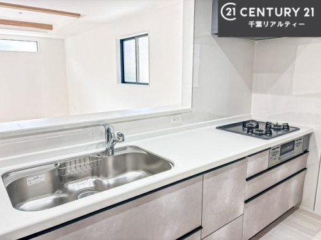 �L�b�`�� ���[�͂̍����V�X�e���L�b�`���ŁA��������H�����������Еt���A�L�X�Ƃ�����Ԃŉ��K�ɗ������y���߂܂��B