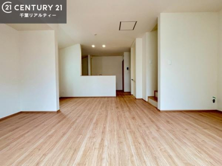 ���r���O �S�n�ǂ����r���O�͉Ƒ������R�ƏW�܂�܂��B�Ƒ��c�R�̎��Ԃ����������ł��B���Ƒ��ƁA����w�[���������Ԃ��߂��������ł��ˁB