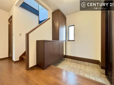 ���� �V���[�Y�{�b�N�X�t���B���ւ��Еt�����|�������₷���ł��I
�X�b�L���������ւŌ˂��J�����u�ԁA�������̂���S�n������Ԃ��o�}���Ă���܂��B