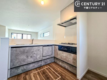 �L�b�`�� ��Ƃ肠�钲���X�y�[�X�ō�Ƃ����₷�����K�ȃL�b�`���ł��I
���q�l�ƈꏏ�ɂ��َq������y���߂�L�X�X�y�[�X�ł��B�y�����������ԂɂȂ肻���ł��ˁI