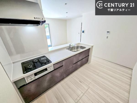 �L�b�`�� ��Ƃ肠�钲���X�y�[�X�ō�Ƃ����₷�����K�ȃL�b�`���ł��I
���q�l�ƈꏏ�ɂ��َq������y���߂�L�X�X�y�[�X�ł��B�y�����������ԂɂȂ肻���ł��ˁI