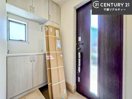 ���� �V���[�Y�{�b�N�X�t���B���ւ��Еt�����|�������₷���ł��I
�X�b�L���������ւŌ˂��J�����u�ԁA�������̂���S�n������Ԃ��o�}���Ă���܂��B