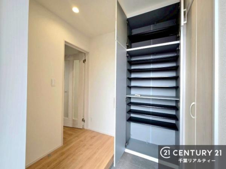 ���� �~���[�t���V���[�Y�{�b�N�X�t���Ȃ̂ŁA���ւ��Еt�����|�������₷���ł��I
�X�b�L���������ւŌ˂��J�����u�ԁA�������̂���S�n������Ԃ��o�}���Ă���܂��B