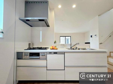 �L�b�`�� ���[�X�y�[�X���[�����Ă���A�L�b�`���܂�����������ƕۂ��Ȃ���A�L�X�Ƃ��������X�y�[�X���m�ہB���K�ȍ�Ɗ��ŁA�����̂����������X���[�Y�ɂ͂��ǂ�܂��B