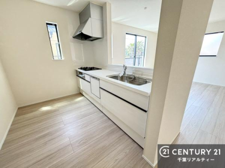 �L�b�`�� ��Ƃ����₷���V�X�e���L�b�`���ł��I���[����������t���Ă���̂ŁA�����X�y�[�X�ɕ���u���Ȃ��čςނ̂ŁA�L�X�g���āA���K�ɍ�Ƃ��ł��܂��I