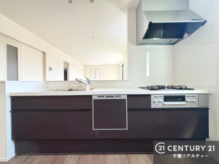 �L�b�`�� ���[�X�y�[�X���[�����Ă���A�L�b�`���܂�����������ƕۂ��Ȃ���A�L�X�Ƃ��������X�y�[�X���m�ہB���K�ȍ�Ɗ��ŁA�����̂����������X���[�Y�ɂ͂��ǂ�܂��B