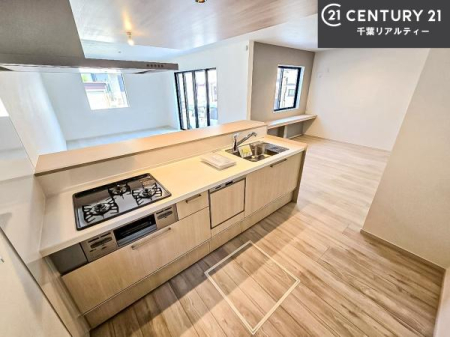 �L�b�`�� ��Ƃ肠�钲���X�y�[�X�ō�Ƃ����₷�����K�ȃL�b�`���ł��I
���q�l�ƈꏏ�ɂ��َq������y���߂�L�X�X�y�[�X�ł��B�y�����������ԂɂȂ肻���ł��ˁI