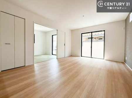 ���r���O �傫�ȑ����炽���Ղ�̗z���������閾�邢���r���O�B�J�����̂��郊�r���O�ŉƑ��c���̂��났�̎��Ԃ��߂����܂��I