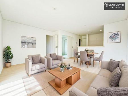 ���r���O �Ƌ��CG�p�[�X�ł��B�傫�ȑ����炽���Ղ�̗z���������閾�邢���r���O�B�J�����̂��郊�r���O�ŉƑ��c���̂��났�̎��Ԃ��߂����܂��I