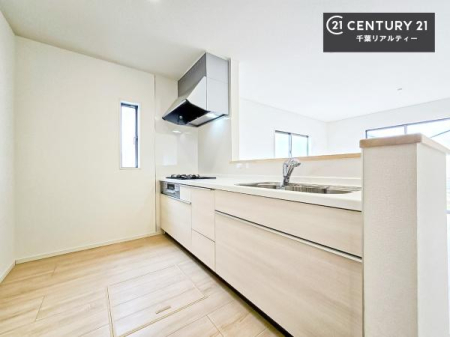 �L�b�`�� ��Ƃ肠�钲���X�y�[�X�ō�Ƃ����₷�����K�ȃL�b�`���ł��I
���q�l�ƈꏏ�ɂ��َq������y���߂�L�X�X�y�[�X�ł��B�y�����������ԂɂȂ肻���ł��ˁI