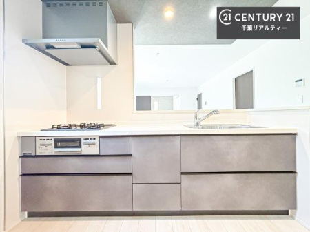 �L�b�`�� ���[�X�y�[�X���[�����Ă���A�L�b�`���܂�����������ƕۂ��Ȃ���A�L�X�Ƃ��������X�y�[�X���m�ہB���K�ȍ�Ɗ��ŁA�����̂����������X���[�Y�ɂ͂��ǂ�܂��B